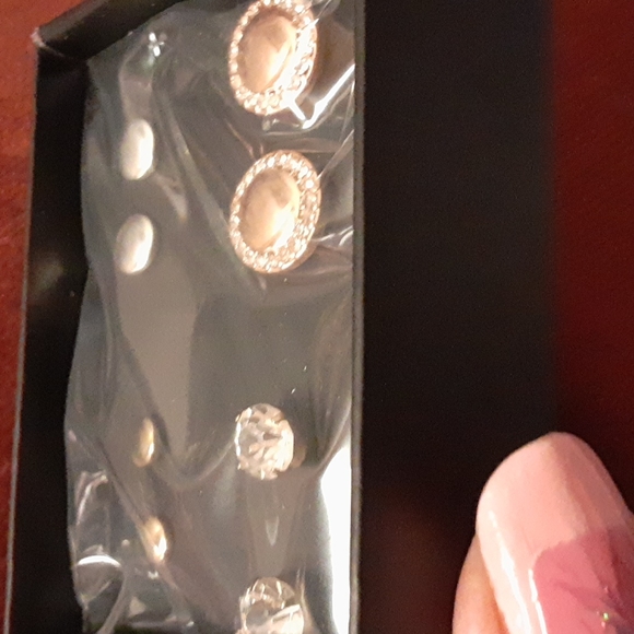 Avon Tritone Stud Earring 4pc Set $12 Free Gift With Purchase - Picture 4 of 10